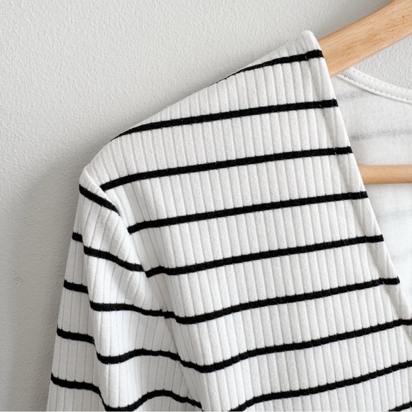 ANTHROPOLOGIE • Pilcro Scoop-V Bodysuit in Ivory/Black - Picture 5 of 15